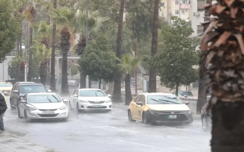 منخفض جوي يضرب الأردن مع فرص هطول أمطار غزيرة شمال ووسط المملكة